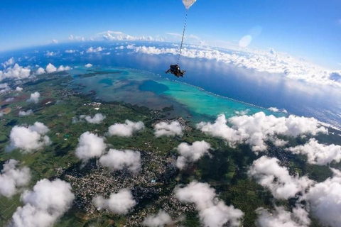Mauritius: Tandem Skydive from 10,000 Feet with Instructor