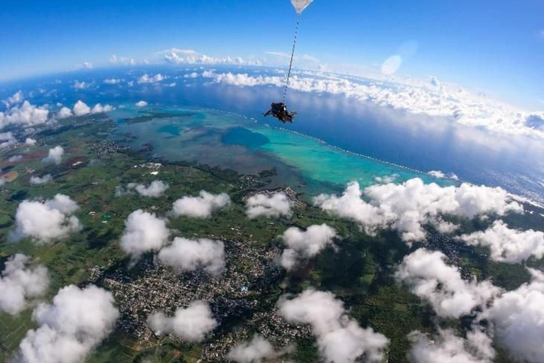 Mauritius: Tandem Skydive from 10,000 Feet with Instructor