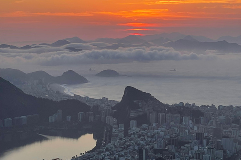 Dois irmãos sunrise hike & drone video