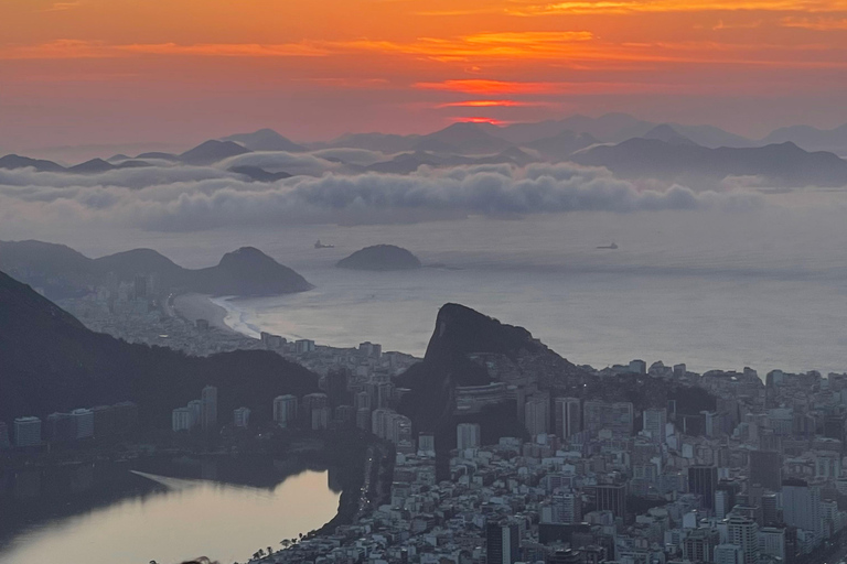 Dois irmãos sunrise hike & drone video