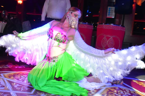 Istanbul: oudejaarsavond rondvaart &amp; diner op Bosporus2026Privétafel met diner en drankjes - trefpunt