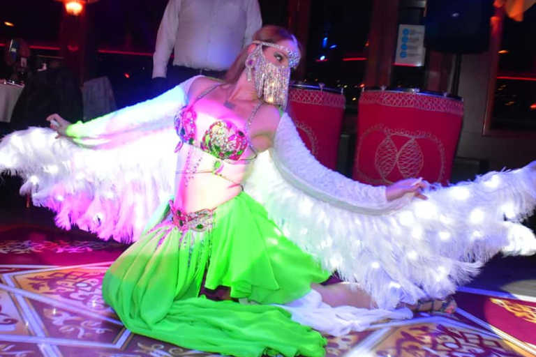 Istanbul: oudejaarsavond rondvaart &amp; diner op Bosporus2026Privétafel met diner en drankjes - trefpunt