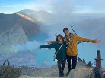 Banyuwangi: Ijen Crater Bluefire and Sunrise Guided Trek