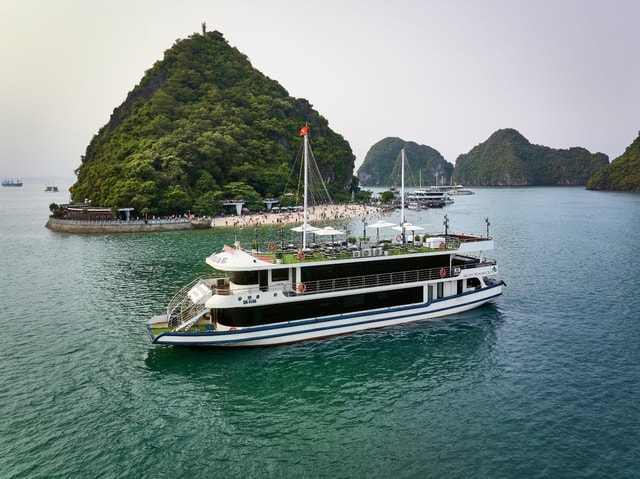 BEST SELLER Halong 5 Star Day Cruise: Buffet Lunch & Jacuzzi