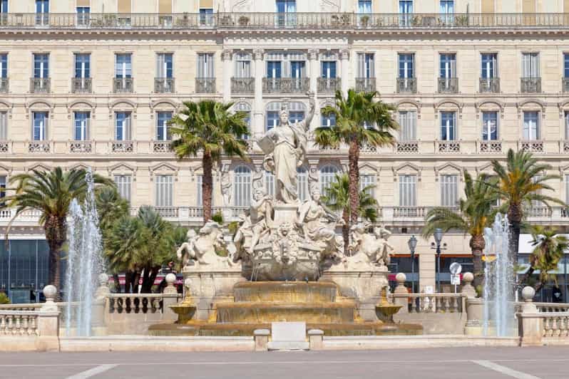 Toulon: Express Walk with a Local in 60 minutes