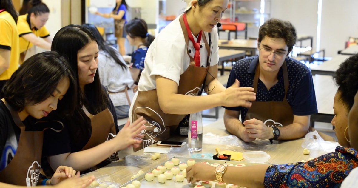 Taipei: Pineapple Cake Workshop & Historical City Tour | GetYourGuide