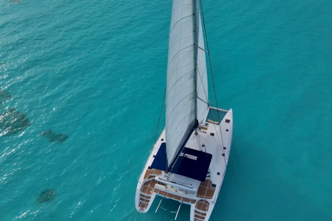 Van Riviera maya; catamaran alleen voor volwassenen naar isla mujeres