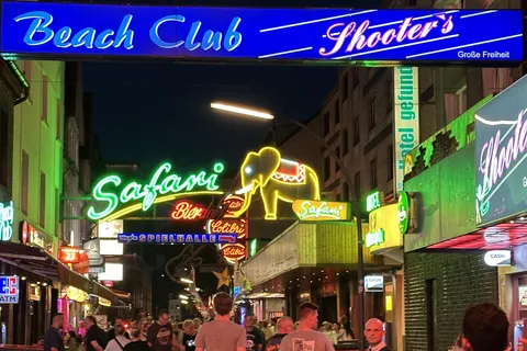 Hamburg: Reeperbahn Kneipentour mit Insider-Guide & Shots