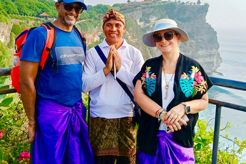 Guide, Uluwatu Temple Entry Ticket with Kecak Dance Show Guide Only (no ticket included )