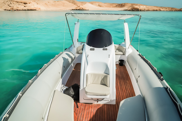 Hurghada: Orange Bay &amp; Magawish Island Speedboat med lunchPrivat motorbåt till Orange Bay &amp; Magawish Island