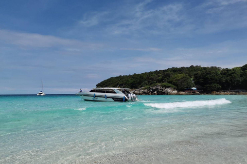 Phuket: Racha en Banana Beach per speedboot met lunch