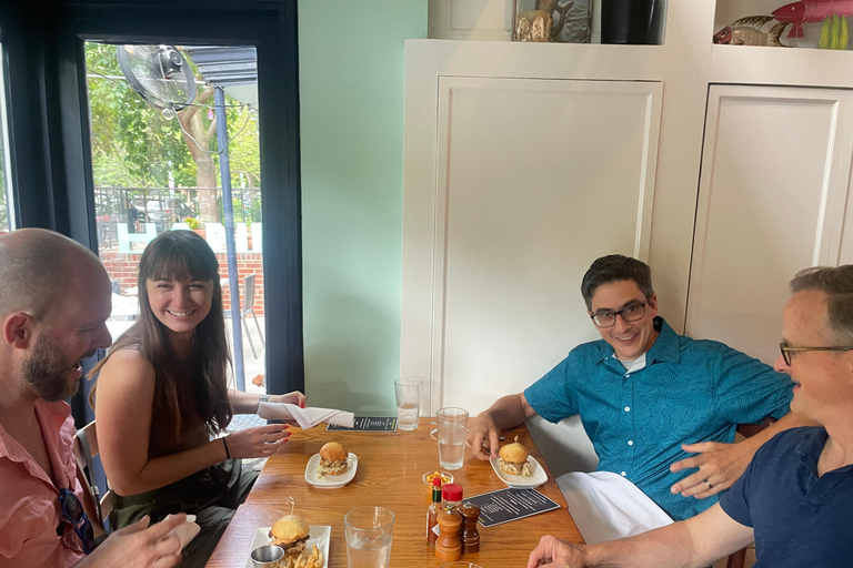 DC: tour gastronomico dei quartieri locali con DrinkEatWalk ToursDC: tour gastronomico nel quartiere con DrinkEatWalk Tours