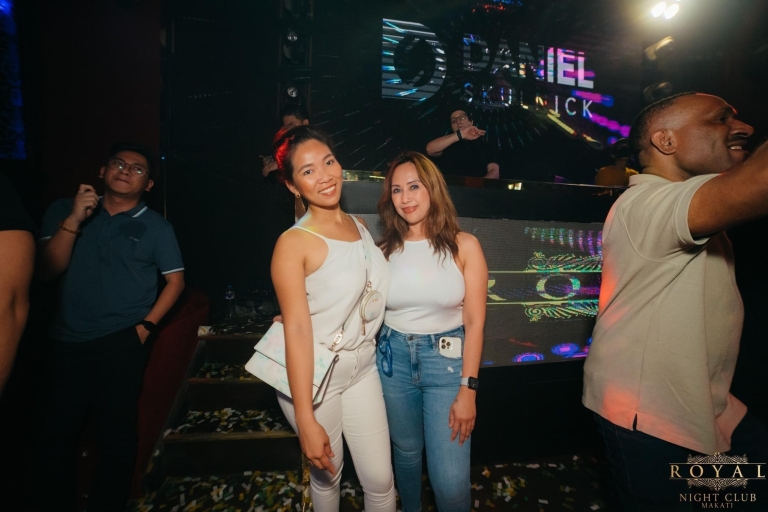 Bar crawl & Rooftop Bar hopping at Makati Solo Traveler (Bar crawl & Rooftop Bar hopping at Makati)