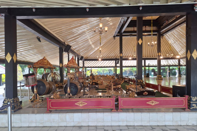 Yogyakarta: Sultan Palace and Water castle Guided Tour Water castle Guided Tour