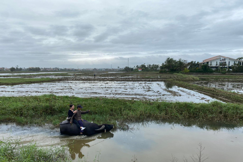 Tour privato in bicicletta a cavallo dei bufali d&#039;acqua di Hoi An