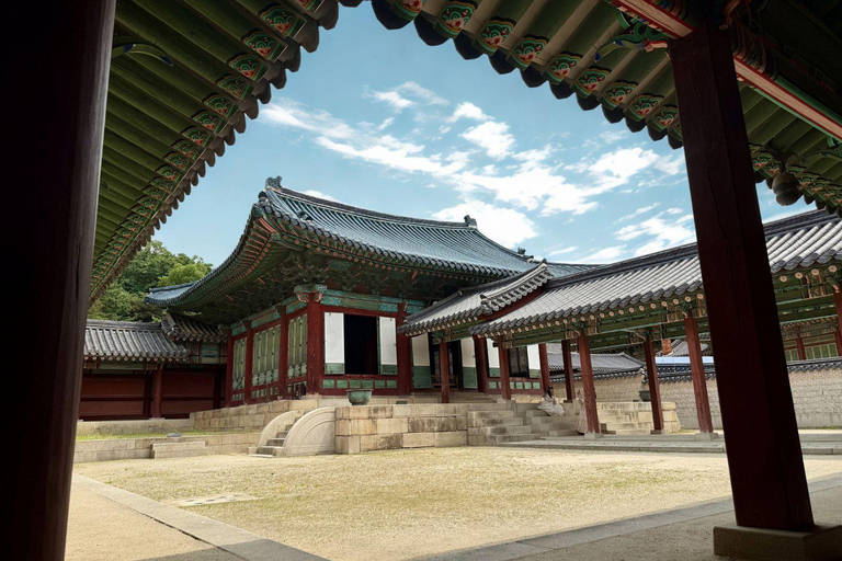 Seoul Old Town: Changdeokgung Palace & Bukchon Hidden Tour