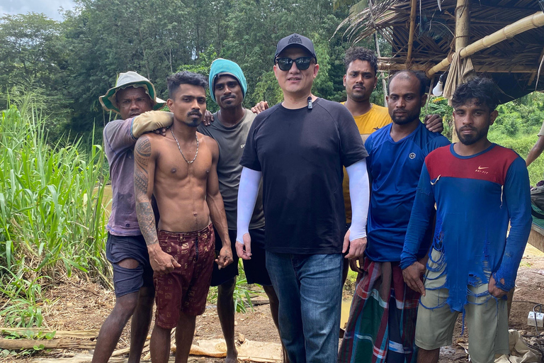 Colombo: Rathnapura Gem Mining Tour with Lunch 3 PAX