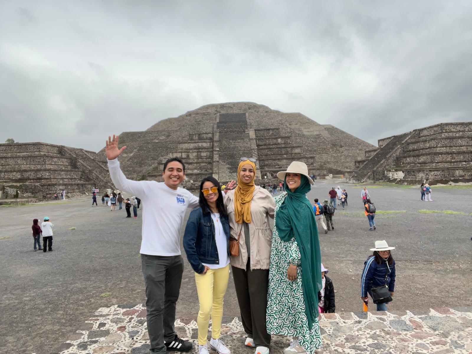 PRIVATE TOUR IN TEOTIHUACAN UND GUADALUPE BASILIKA