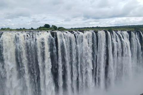 Victoria Falls: Zimbabwe & Zambia Private Tour with Guide