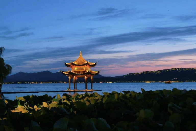 From Shanghai: West Lake Hiking Day Trip with Longjing Tea private tour option