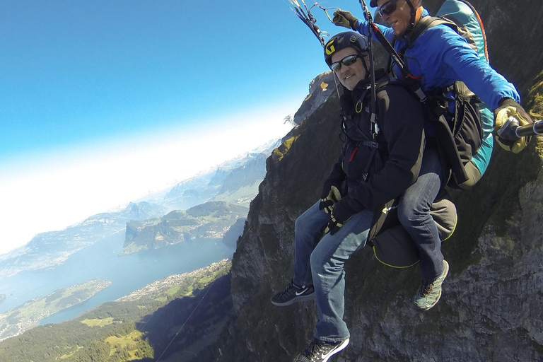 Tandem Paragliding Flight in LUCERNE / Professional – Safe – Executive Lucerne: Paragliding over Lake Lucerne in the Swiss Alps