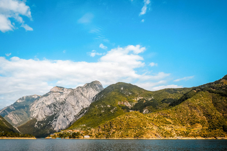 地拉那：科曼湖与沙拉河一日游