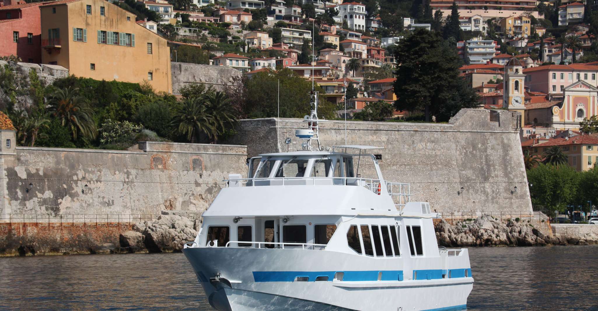 Départ de Villefranche-sur-Mer , Rencontre avec les Dauphins - Housity