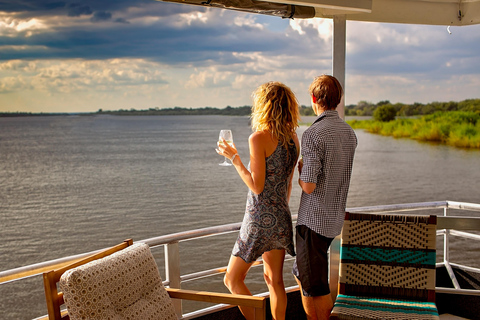 Riversong Zonsondergang Luxe Zambezi CruiseLuxe optie bij zonsondergang