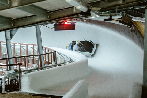 Experiência de passeio em pista de Bobsleigh e luge na LetôniaBob macio