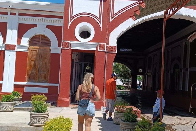 León: Local-Led Walking Tour with Nicaraguan Food Tasting