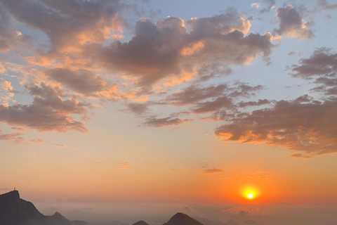 Najpiękniejszy wschód słońca na świecie – wycieczka z przewodnikiem na Morro Dois Irmãos