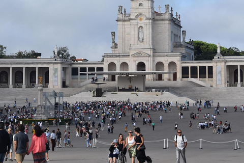 Lisbon: Sanctuary Fátima & Little Shepperd Town Guide Tour Lisbon: Sanctuary of Our Lady of Fátima Guided Tour
