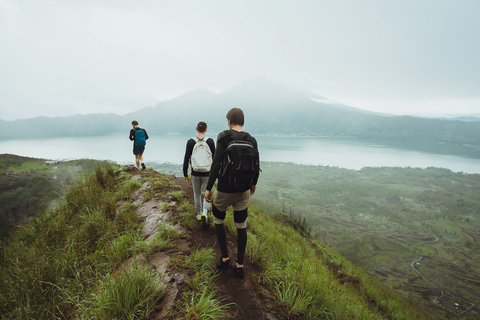 Góra Batur: wycieczka trekkingowa o wschodzie słońcaMount Batur: Small Group Sunrise Trekking