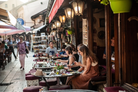 Visita a pie del casco antiguo de Sarajevo, comida étnica bosnia y caféTour Privado Inglés