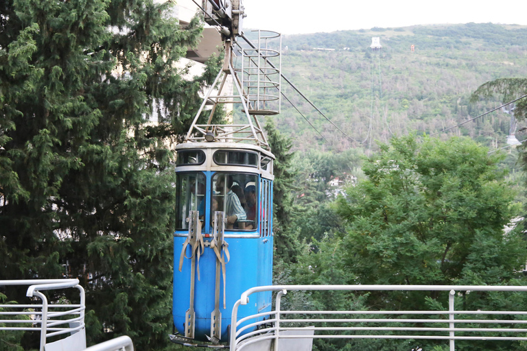 Tbilisi: tour della città storica e moderna con 2 corse in funivia