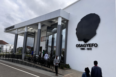 Accra: Osu Castle, Kwame Nkrumah Museum, and Fantasy Coffins Accra Private Tour Experience