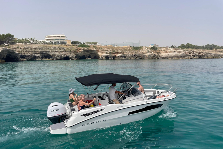 Polignano a Mare Caves and Grottos Tour by Boat with Spritz Polignano a Mare: Caves and Grottos Boat Tour with Spritz