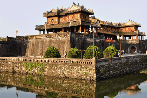 Hue: City tour particular com passeio de barco dragão e almoço