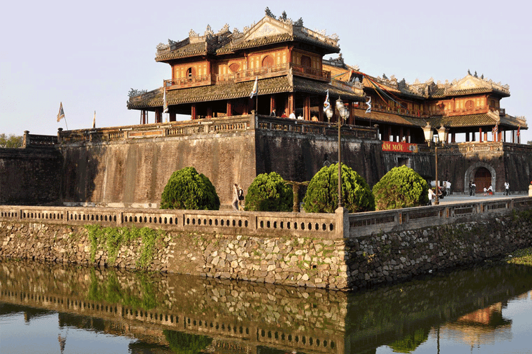 Hue: Tour privado de la ciudad con paseo en barco dragón y almuerzo