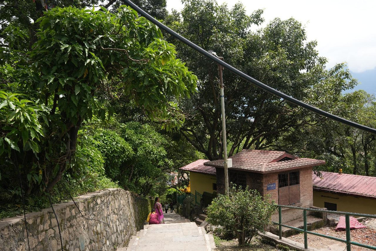 Katmandu: Wycieczka do klasztoru Pharping (jaskinia Asura i Yangleshö)