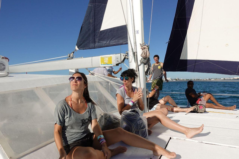 Isla Mujeres : Croisière en catamaran avec plongée en apnée, déjeuner et boissonsCircuit au départ de Cancun