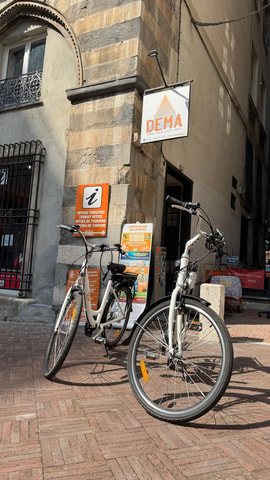 Genoa: E-Bike Rental with Audio Guide Tour
