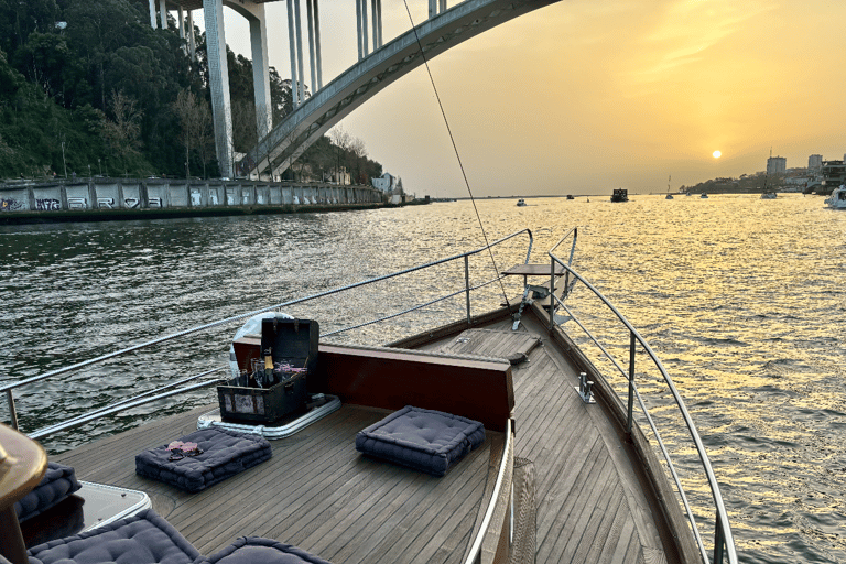 Porto: 6 Bridges of Douro Classic boat tour Porto : Classic boat Cruise on the Douro River