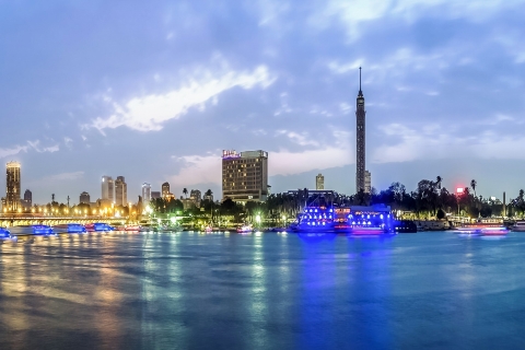 Cairo: crucero con cena y espectáculo por el río NiloCrucero con cena en Andrea Memphis