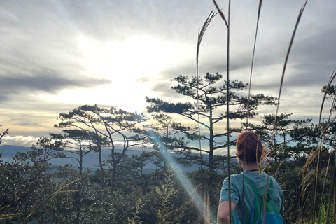 Dalat: Hiking the Mountain to observe the cloud and sunrise Da Lat: Hiking the Mountain to observe the cloud and sunrise