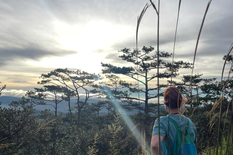 Dalat: Hiking the Mountain to observe the cloud and sunrise Da Lat: Hiking the Mountain to observe the cloud and sunrise