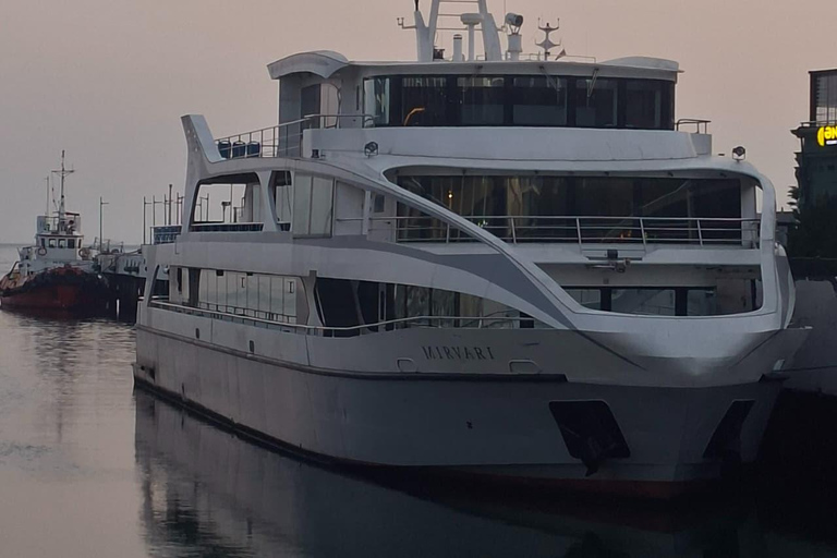 Baku: Caspian Sea Cruise with Panoramic City Views