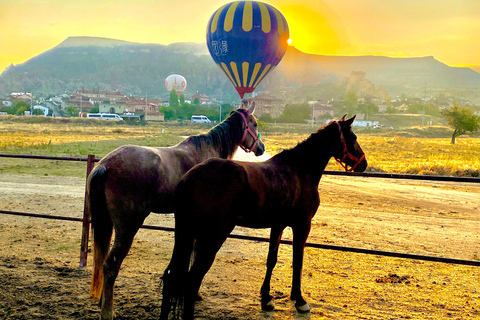 Passeios a cavalo ao nascer do sol na CapadóciaCavalgadas na Capadócia - Passeio de 2 horas ao nascer do sol