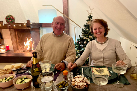 Zurich: Home-Hosted Cheese Dinner with Fondue or Raclette