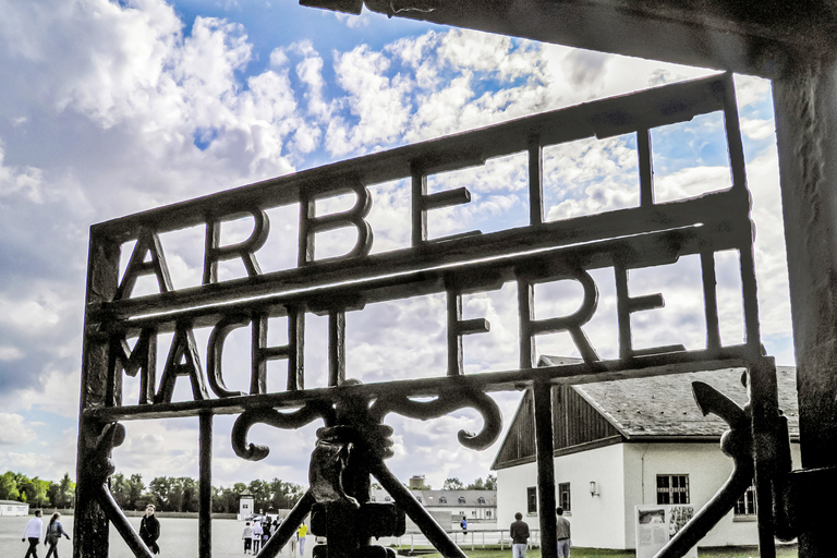 Från München: Halvdagsutflykt till Dachau Memorial SiteRundtur på engelska